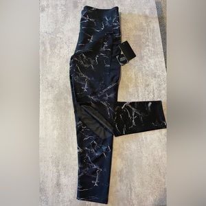 Better Sprite Performance, Black and White Marbled Leggings, Size XL